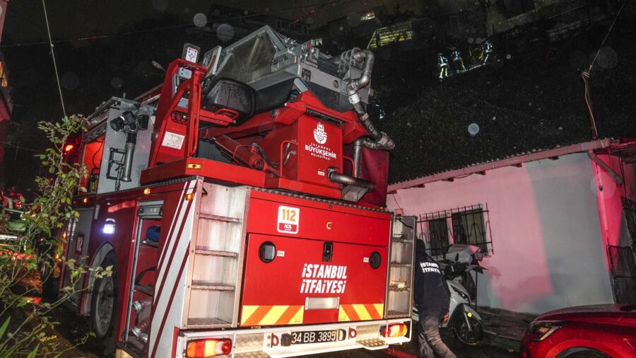 Sarıyer’de iki gecekonduda çıkan yangında 4 kişi yaralandı