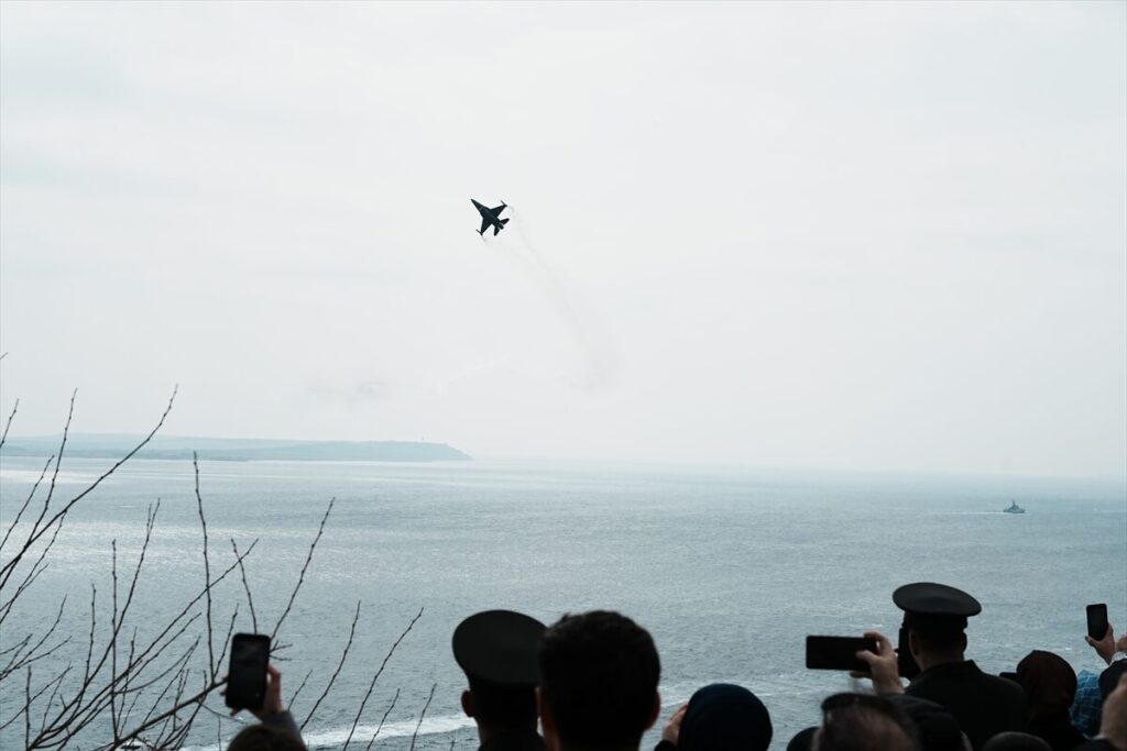 Şehitler Abidesi’nde Çanakkale Deniz Zaferi’nin 111. yıl dönümü dolayısıyla tören düzenlendi