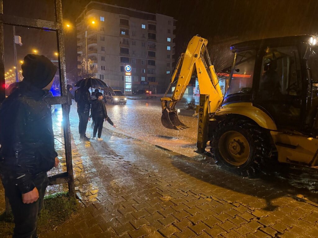 Siirt Valiliğinden Kurtalan ilçesinde etkili olan sağanağa ilişkin açıklama