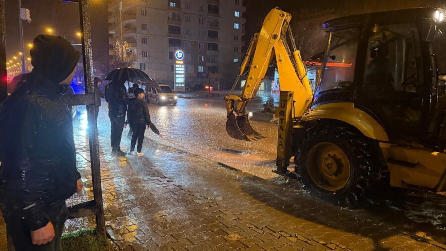 Siirt Valiliğinden Kurtalan ilçesinde etkili olan sağanağa ilişkin açıklama