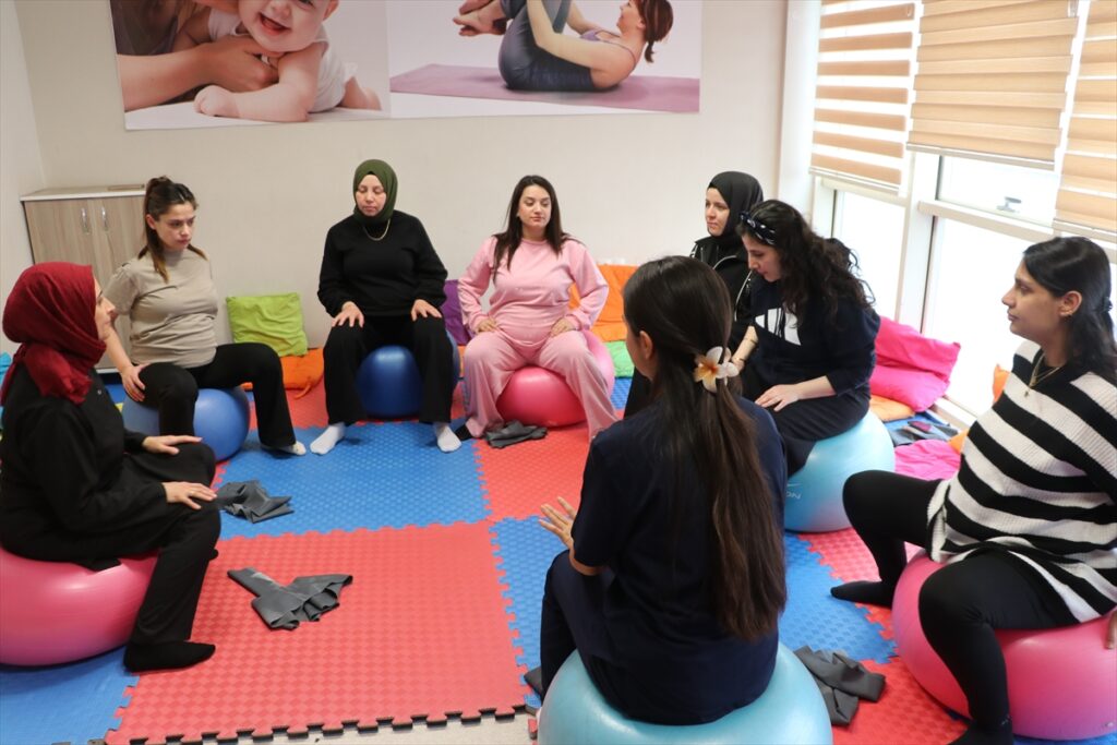 Siirt’te anne adayları gebe okulundaki eğitimlerle normal doğuma teşvik ediliyor