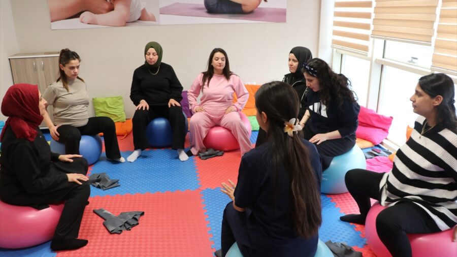 Siirt’te anne adayları gebe okulundaki eğitimlerle normal doğuma teşvik ediliyor