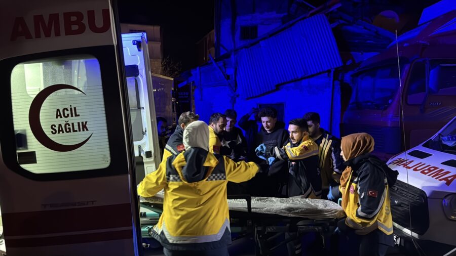 Sivas’ta bir çocuk, babası ve ağabeyini silahla öldürüp, babaannesini yaraladı