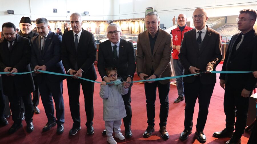 Sivas’ta “Kutsal Emanetler ve Vakıf Eserleri Sergisi” açıldı