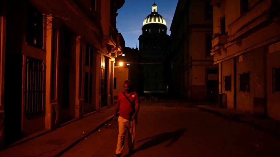 Küba: Latin Amerika’nın İdeolojik Sembolü Yalnızlaştı