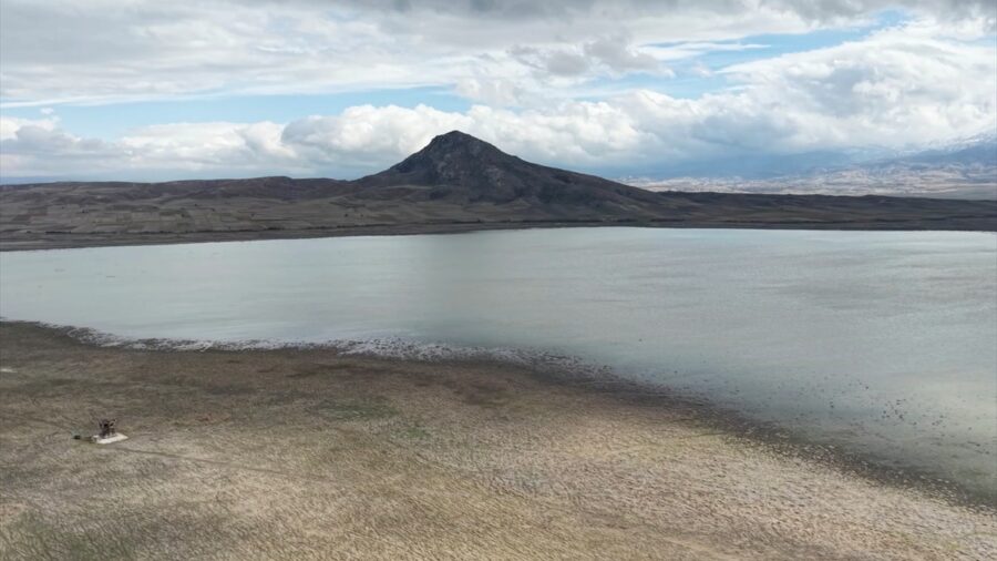 Su tutmaya başlayan Karataş Gölü yeniden canlanıyor