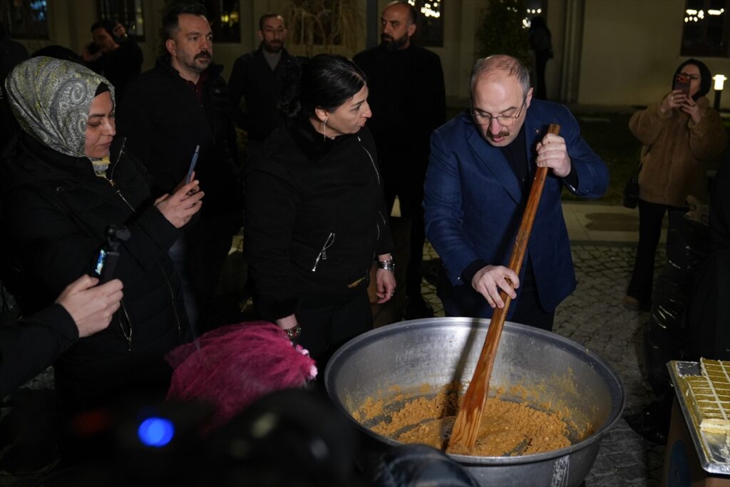 TBMM Sanayi Komisyonu Başkanı Varank, Ankara’da vatandaşlarla sahurda buluştu: