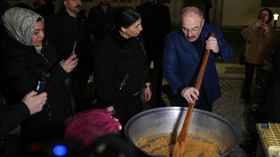 TBMM Sanayi Komisyonu Başkanı Varank, Ankara’da vatandaşlarla sahurda buluştu: