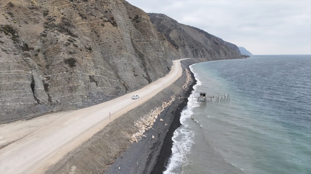 Tekirdağ’da heyelan nedeniyle kapanan yol 1,5 ay sonra ulaşıma açıldı