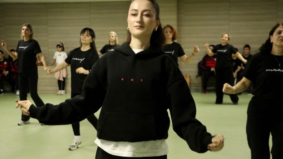 Tekirdağ’da kadın öğretmenler halk danslarıyla stres atıyor