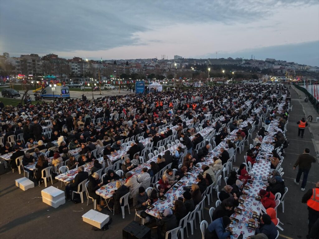 Tekirdağ’da yaklaşık 8 bin kişi birlikte iftar yaptı