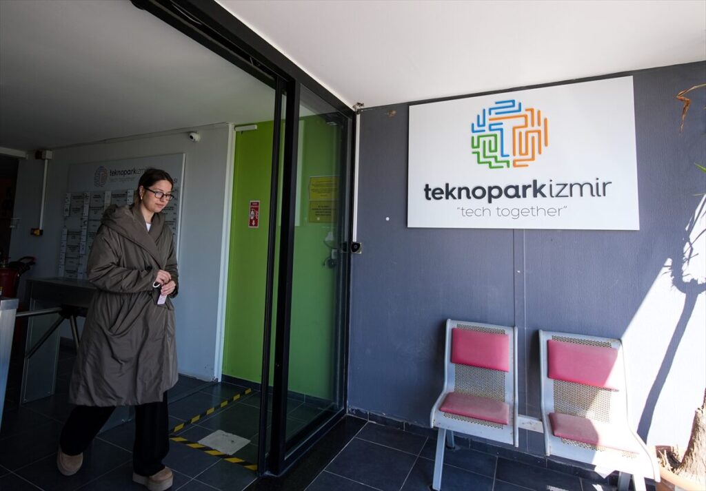 Teknopark İzmir, 2028 yılında 1 milyar dolarlık yüksek teknoloji ihracatı hedefliyor