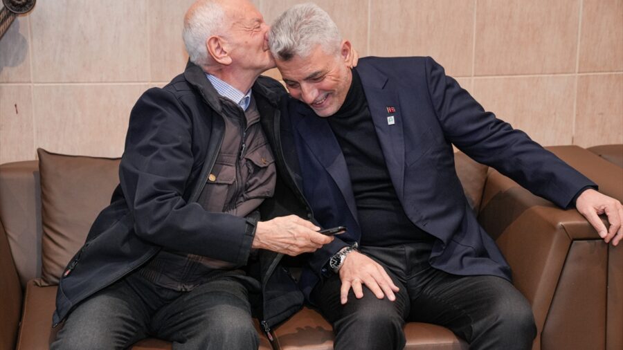 Ticaret Bakanı Ömer Bolat, Darülaceze sakini Fuzuli Nedim Şimşek’i ziyaret etti