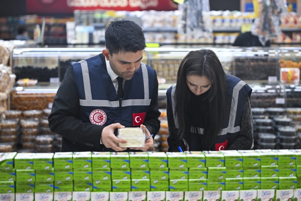 Ticaret Bakanlığı ekipleri Ramazan Bayramı öncesinde Ankara’da market denetimi yaptı