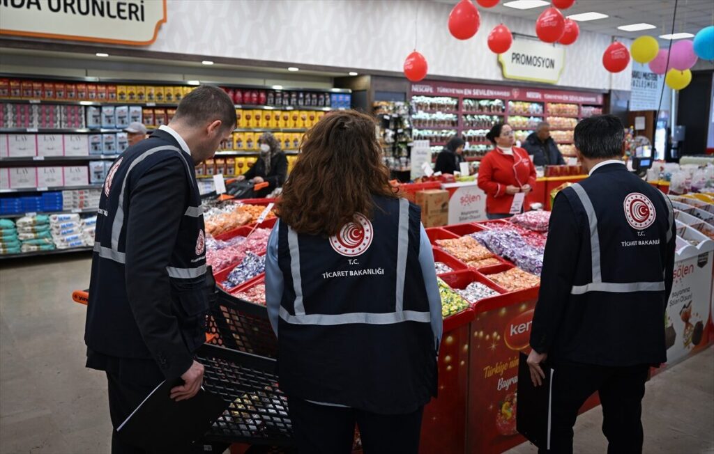 Ticaret Bakanlığı ekipleri Ramazan Bayramı öncesinde Ankara’da market denetimi yaptı