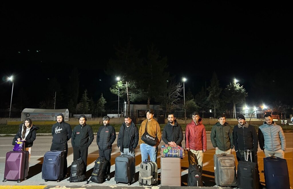 Tokat’ta yolcu otobüsünde 11 düzensiz göçmen yakalandı