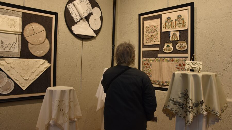 Trabzon’da “Dört Köşe Bir Hazine” sergisi açıldı