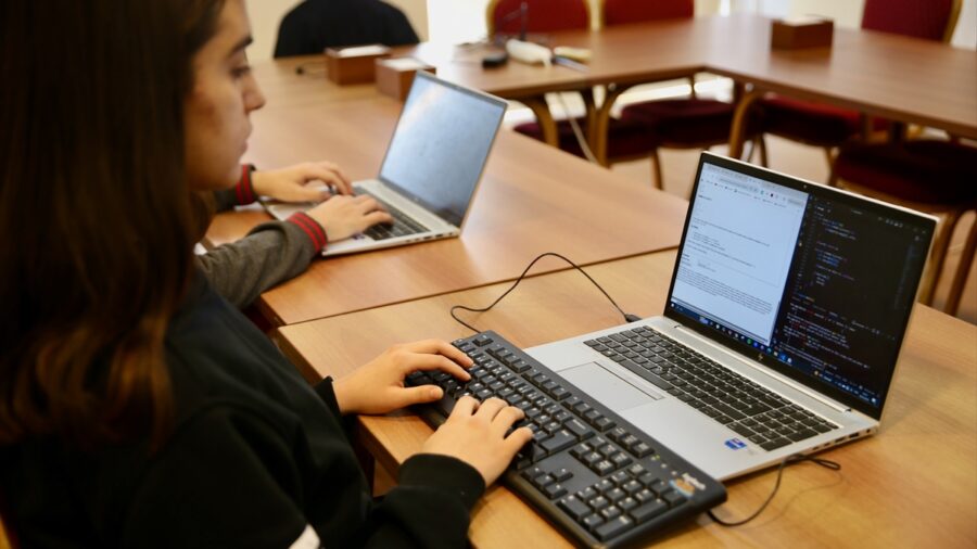 TÜBİTAK Fen Lisesi özel eğitim programlarıyla öğrencileri bilim olimpiyatlarına hazırlıyor