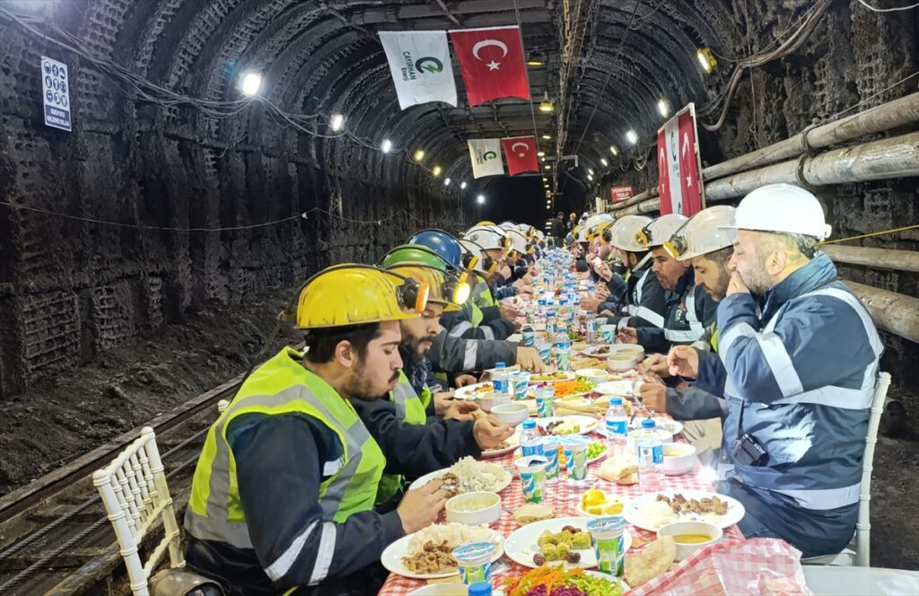 TÜRK-İŞ Genel Başkanı Atalay maden işçileriyle iftar yaptı