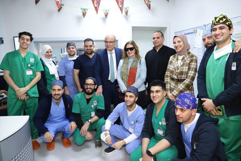 Türkiye’nin Kahire Büyükelçisi Şen, Mısır’da tedavi gören Filistinli ve Mısırlı çocukları ziyaret etti