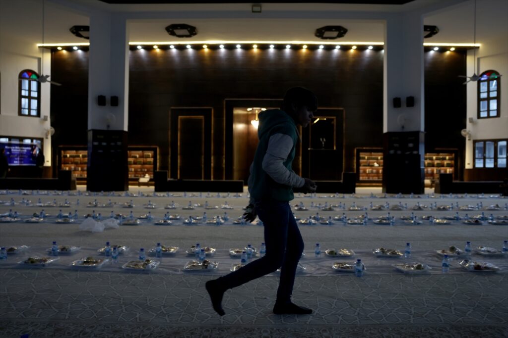 Türkiye’nin Suriye’deki iftar programları devam ediyor