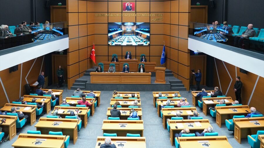 Üsküdar Belediye Meclisinde, belediye başkanına borçlanma yetkisi verilmesi teklifi tartışıldı