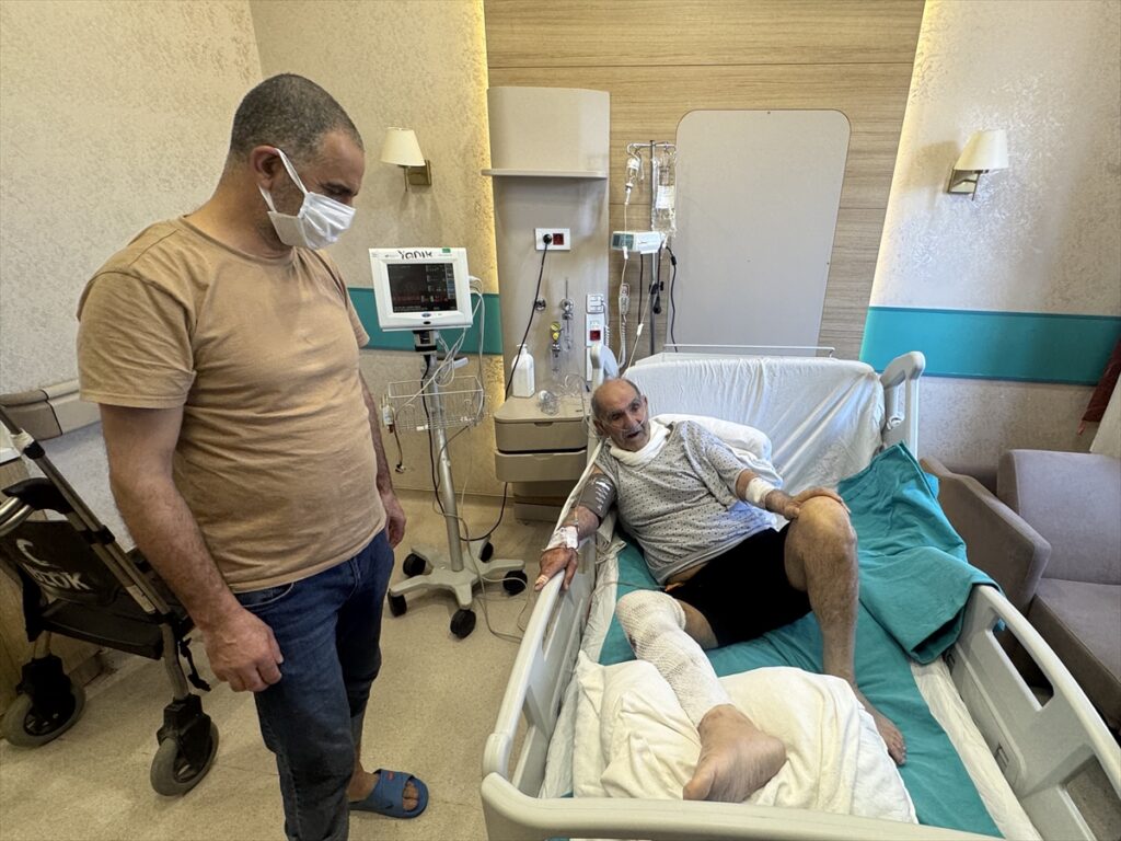 Ustalığına güvendi, tıkalı gidere döktüğü lavabo açıcı hastanelik etti