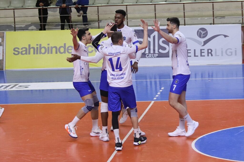 Voleybol: SMS Grup Efeler Ligi