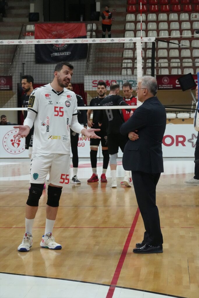Voleybol: SMS Grup Efeler Ligi
