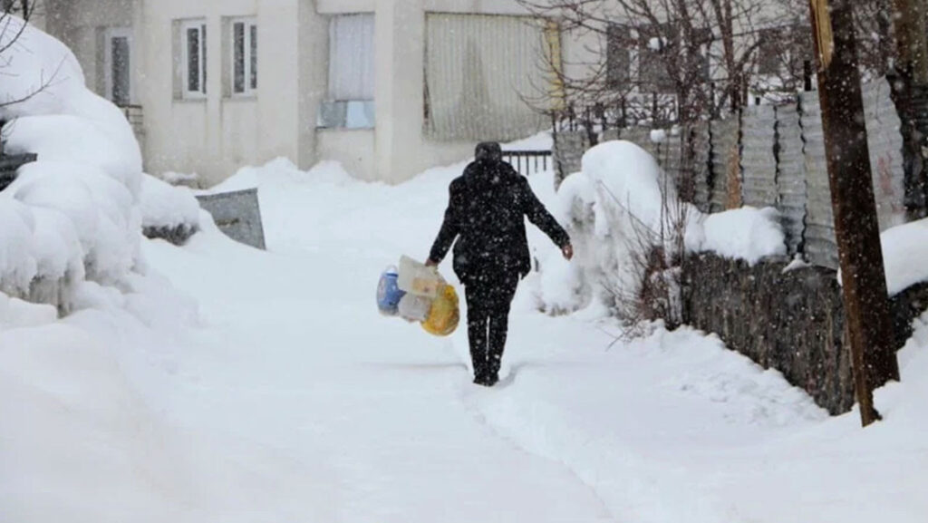 Bingöl’de Kar Yağışı Nedeniyle 25 Köy Yolu Kapandı