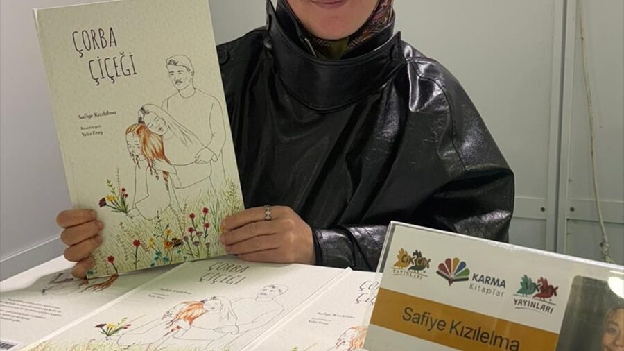 Yazar Safiye Kızılelma Sancaktepe Kitap Fuarı’nda okurlarıyla buluştu