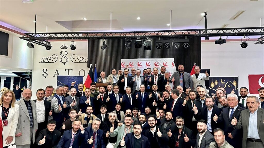 Yeniden Refah Partisi Genel Başkanı Erbakan, Almanya’da iftar programına katıldı