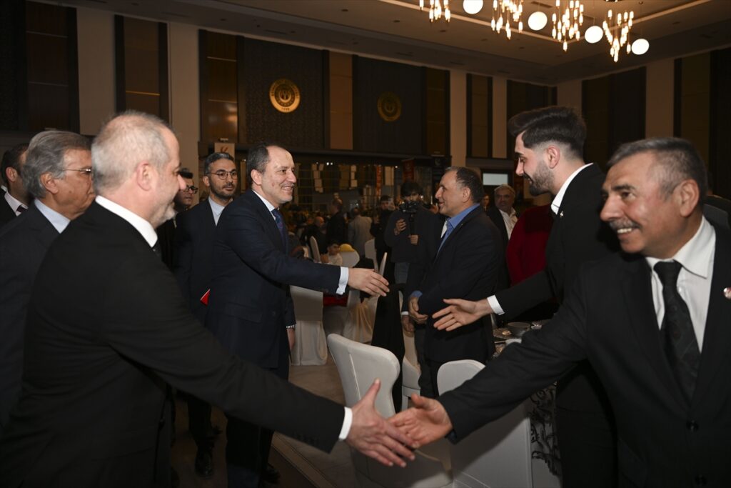 Yeniden Refah Partisi Genel Başkanı Erbakan, partisinin iftar programına katıldı