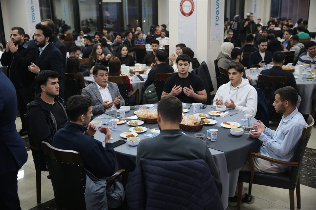 YÖK Başkanı Prof. Dr. Erol Özvar Hatay’da öğrencilerle iftar yaptı