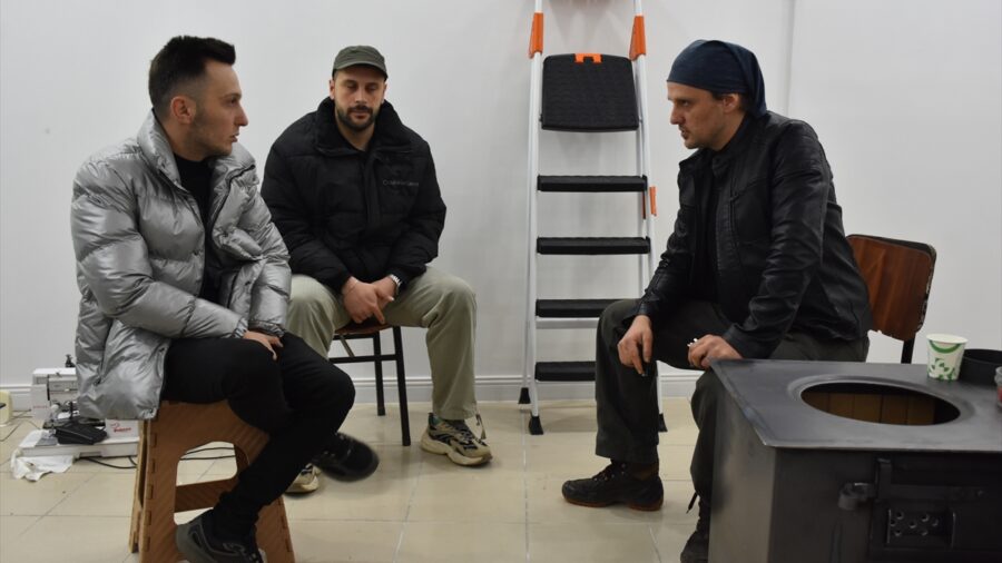 Yönetmenlik hayalini esnaf arkadaşlarıyla dizi çekerek gerçekleştirdi