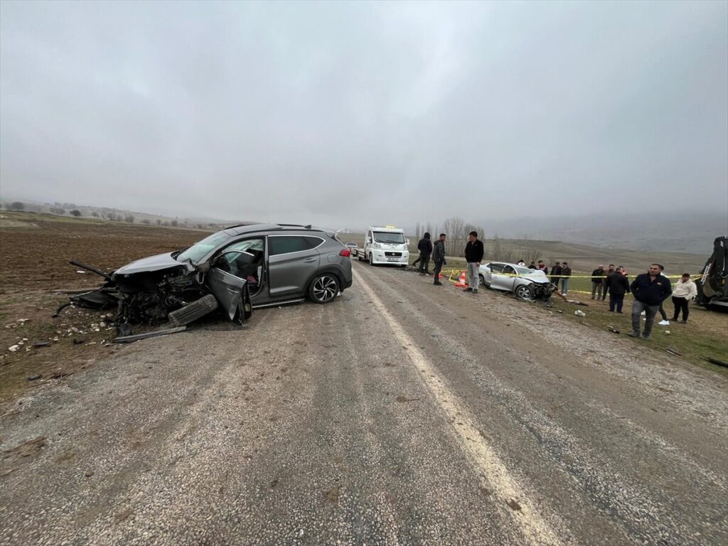 Yozgat’ta iki otomobilin çarpışması sonucu 1 kişi öldü, 5 kişi yaralandı