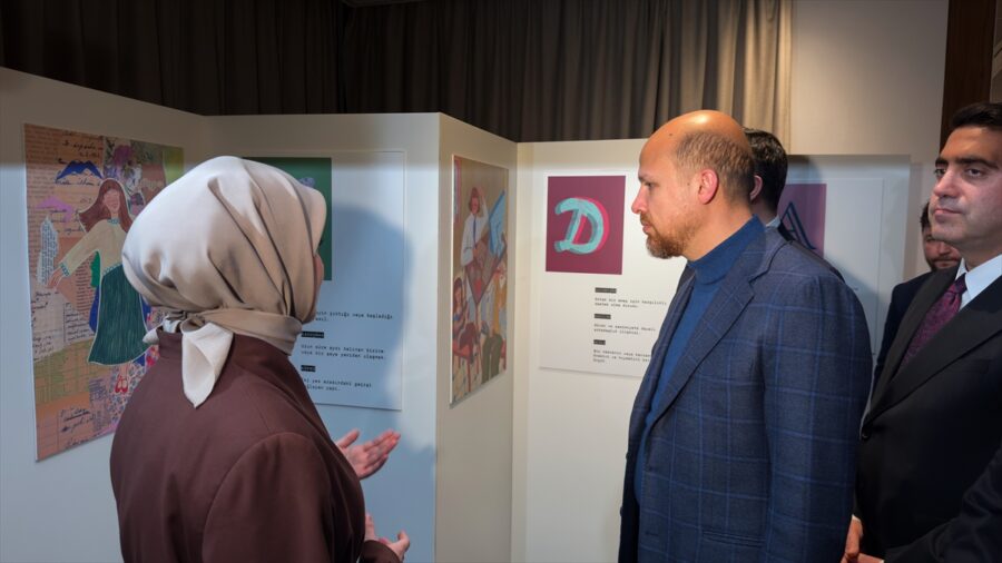 YTB, Amsterdam’da, Avrupa’daki sanatçıların ve yazarların başarılarının ele alındığı panel düzenledi