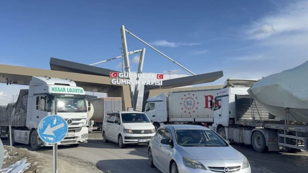 Gürbulak Gümrük Kapısı’nda Hareketlilik Sürüyor