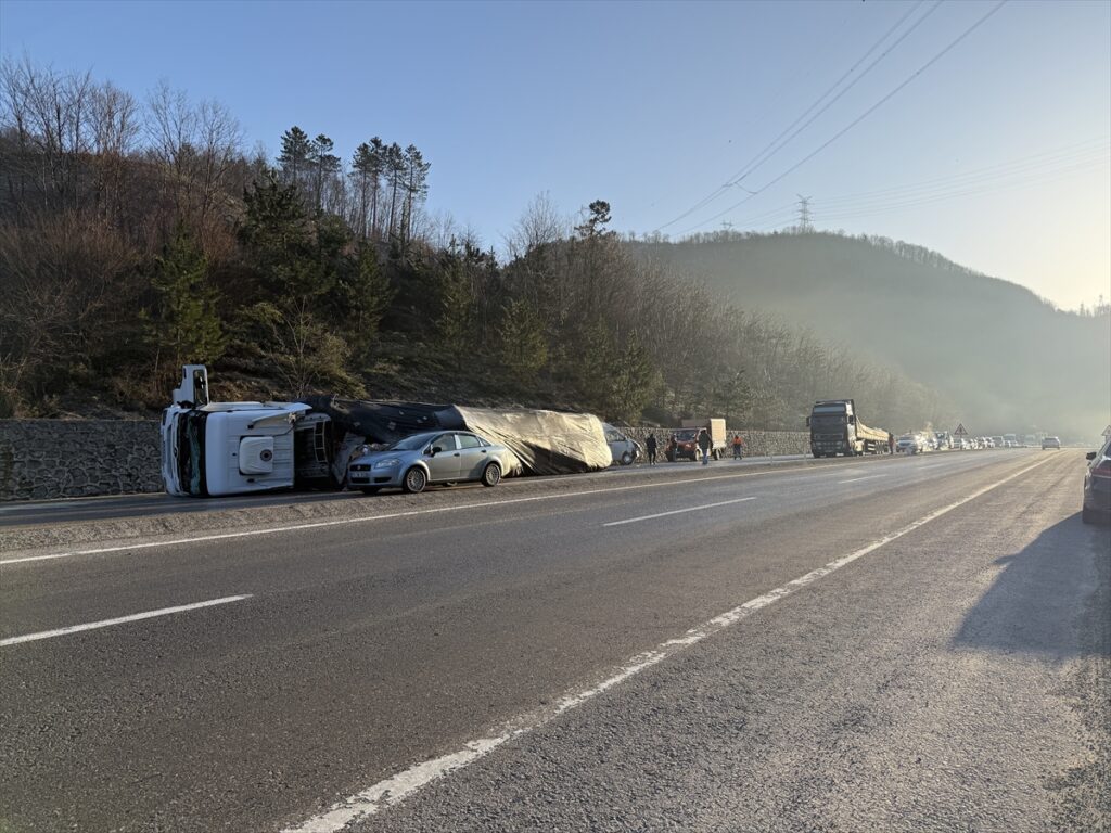 Zonguldak-Ankara kara yolundaki trafik kazalarında 10 kişi yaralandı