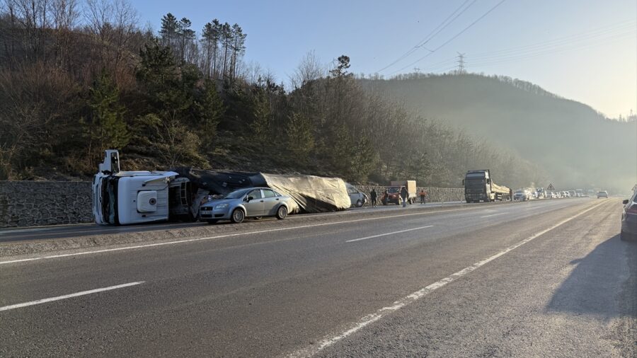 Zonguldak-Ankara kara yolundaki trafik kazalarında 10 kişi yaralandı