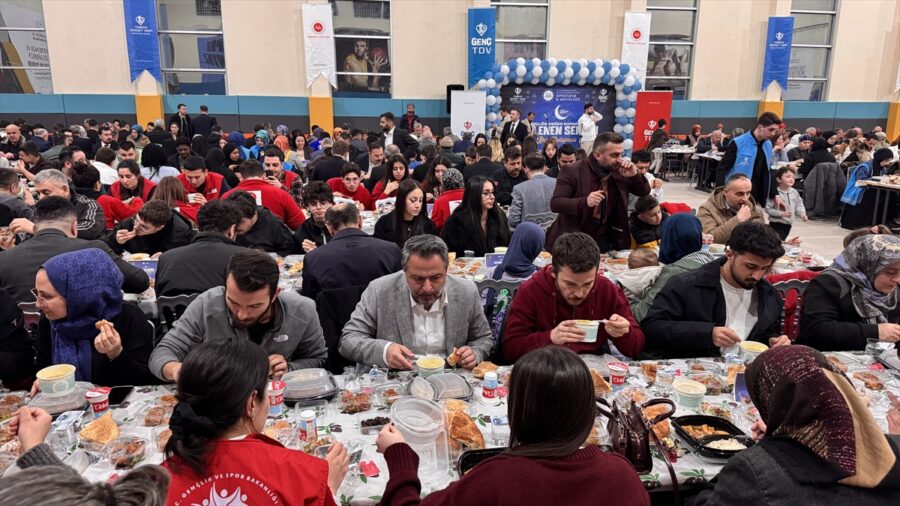 Zonguldak’ta, “Gençliğe Değer Sofrasında Beklenen Sensin” temalı iftar programı düzenlendi