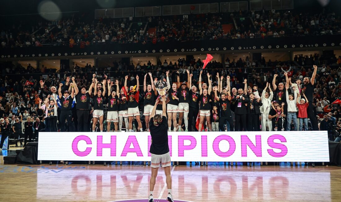 Çimsa ÇBK Mersin, FIBA Kadınlar Avrupa Kupası finalinde deplasmanda 85-80 kazandığı maçın rövanşında Athinaikos Qualco’ya 77-75 yenilmesine rağmen şampiyon oldu.