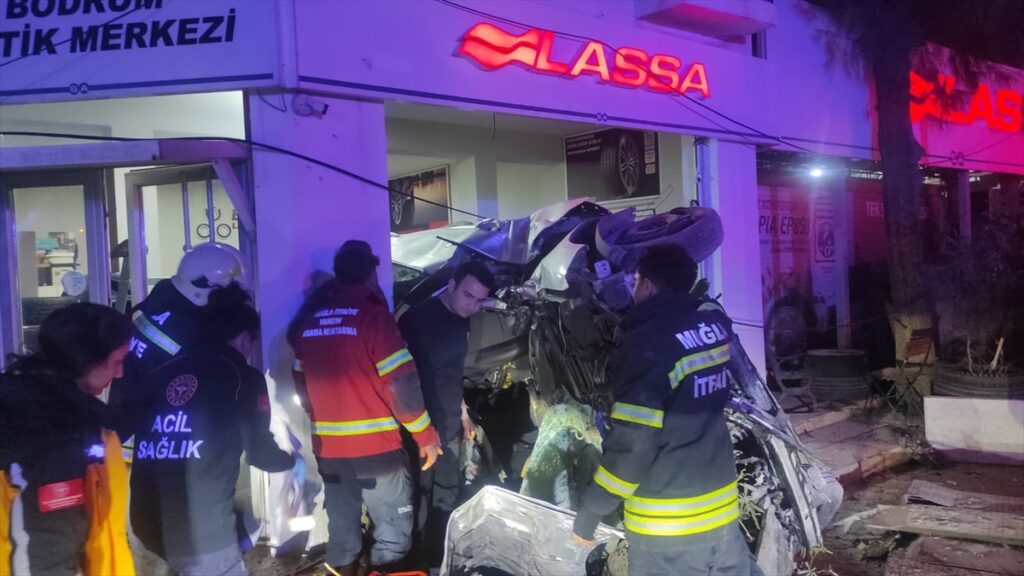 Bodrum’da kontrolden çıkıp iş yerine giren otomobildeki 3 kişi yaralandı | TurkArama Motoru | Sağlık ve Günlük Yaşam için Pratik Bilgiler