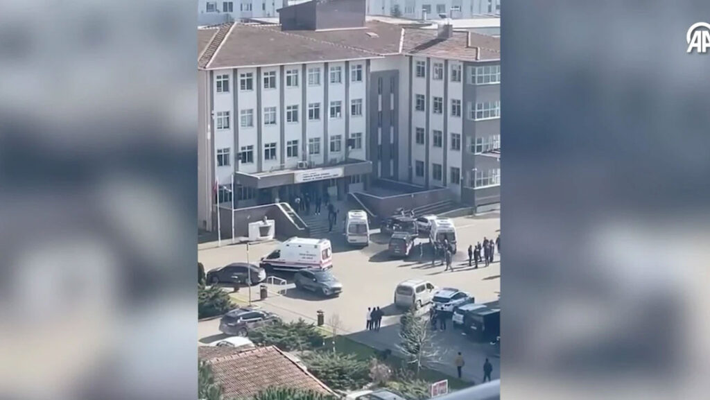 İstanbul’da Okulda Bıçaklı Saldırı: Üç Yaralı | TurkArama Motoru | Sağlık ve Günlük Yaşam için Pratik Bilgiler