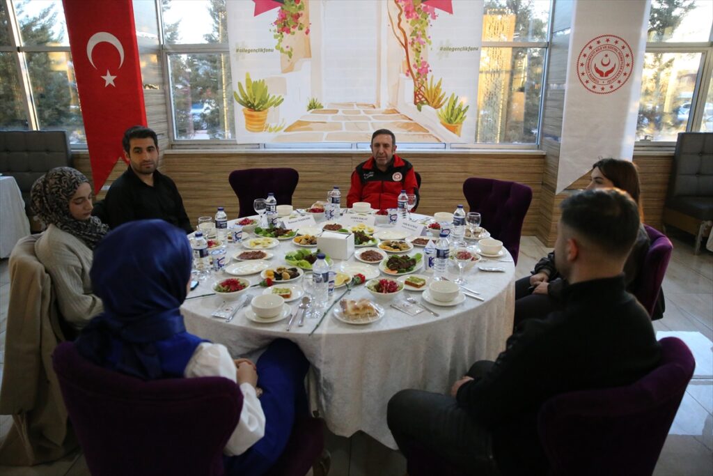 Diyarbakır’da Aile ve Gençlik Fonu’ndan yararlanan çiftler iftarda buluştu | TurkArama Motoru | Sağlık ve Günlük Yaşam için Pratik Bilgiler