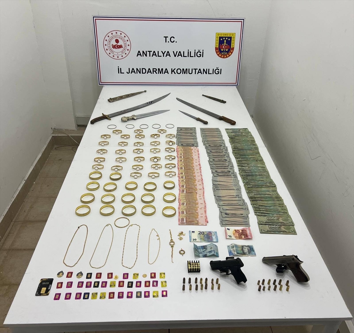 Antalya’da sahte altın operasyonunda 2 şüpheli yakalandı | TurkArama Motoru | Sağlık ve Günlük Yaşam için Pratik Bilgiler