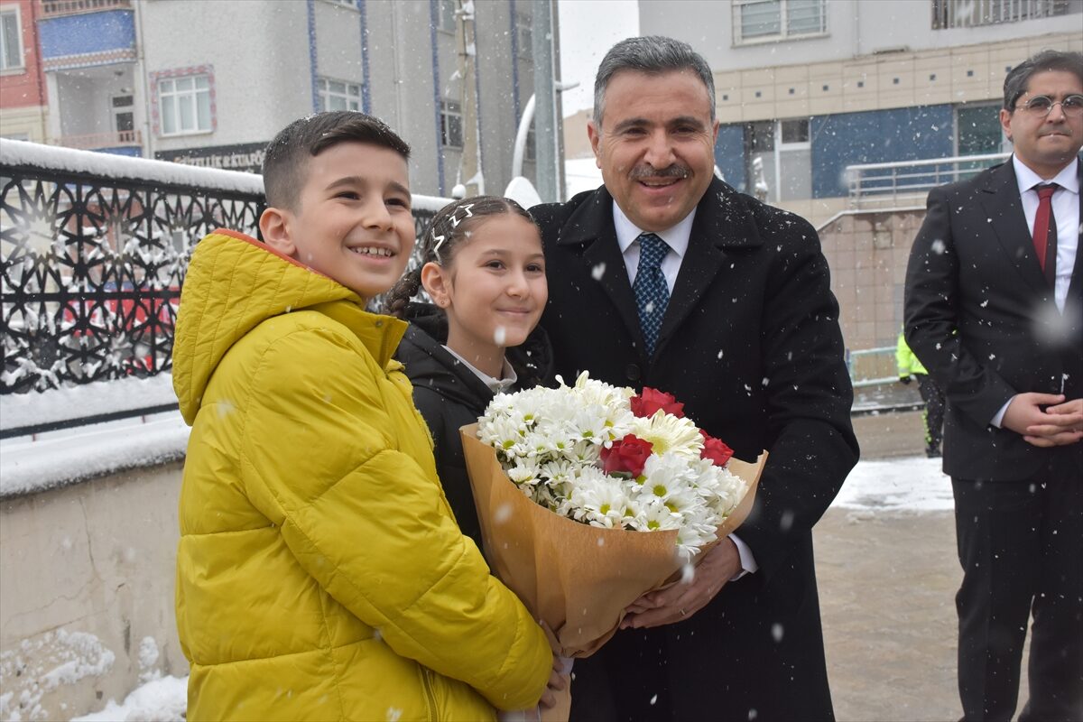 Gümüşhane Valisi Cevdet Atay, görevine başladı | TurkArama Motoru | Sağlık ve Günlük Yaşam için Pratik Bilgiler